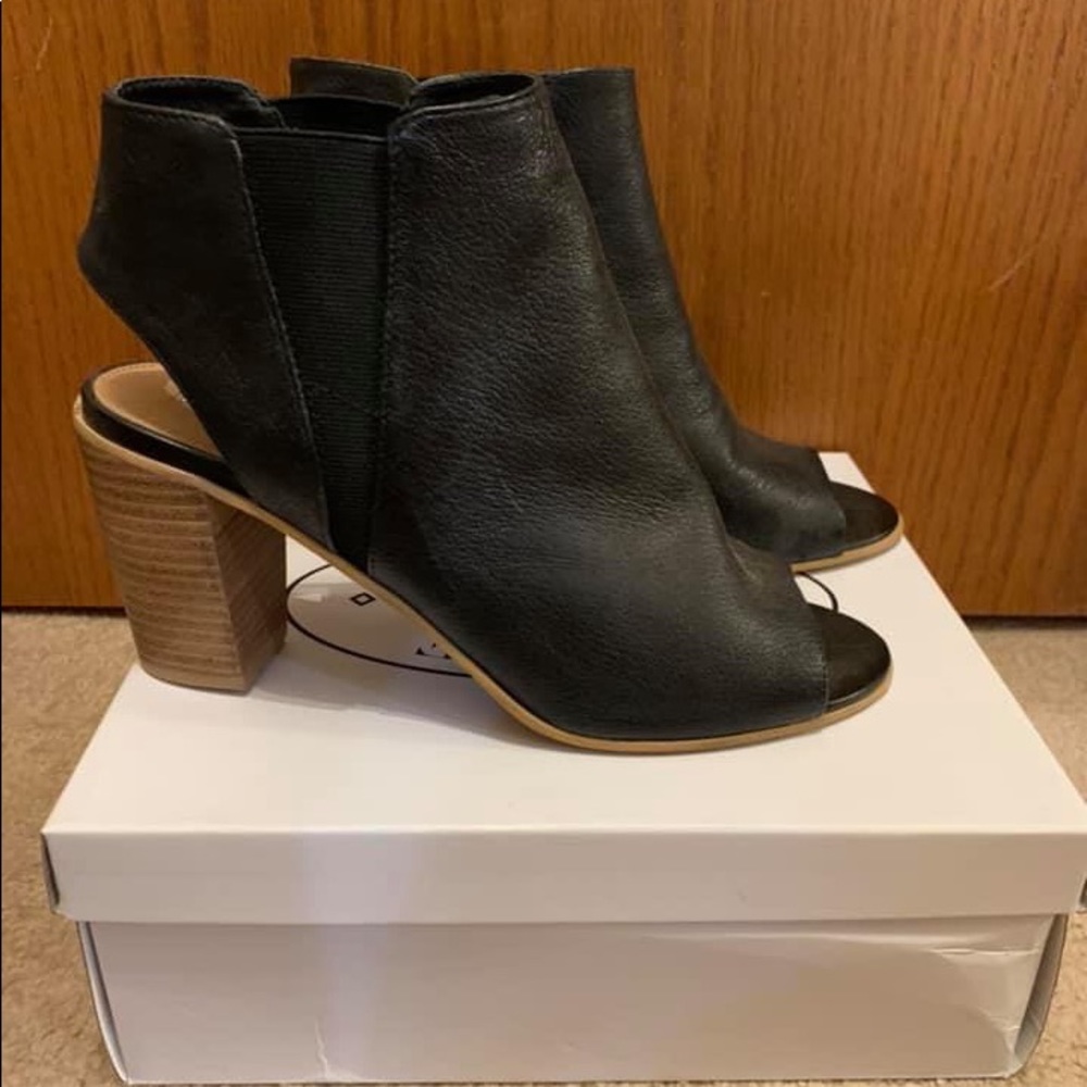 Steve Madden black heel